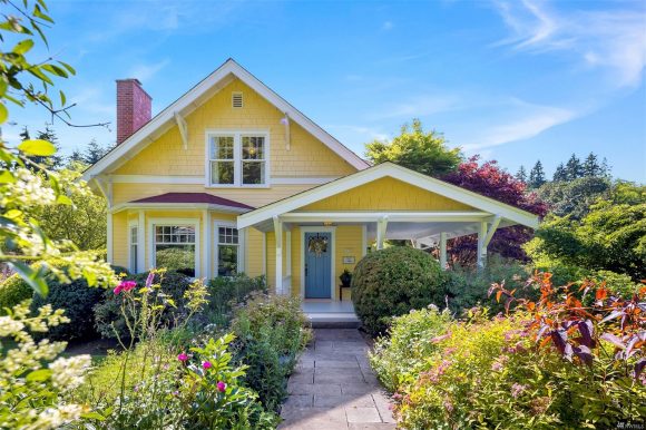 4725 Taylor Ave NE on Bainbridge Island sold in 2022 by Jen Pells