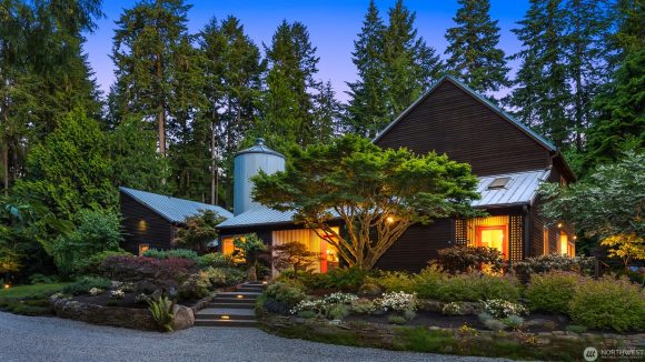 9000 NE Hidden Cove Rd on Bainbridge Island sold in 2025.
